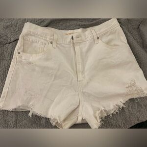Levi’s mom shorts